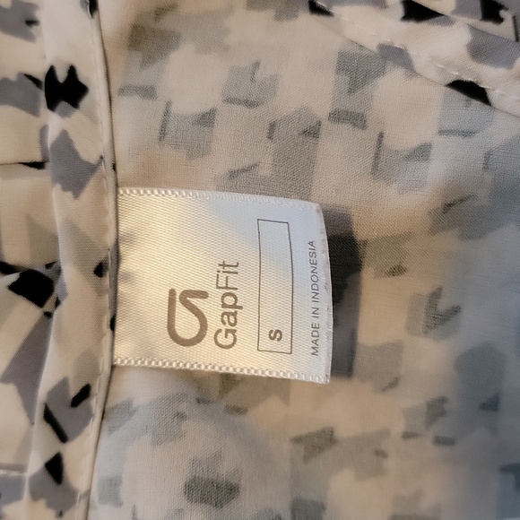 Gap fit size small super soft tank top black, gray, & white - Picture 3 of 5